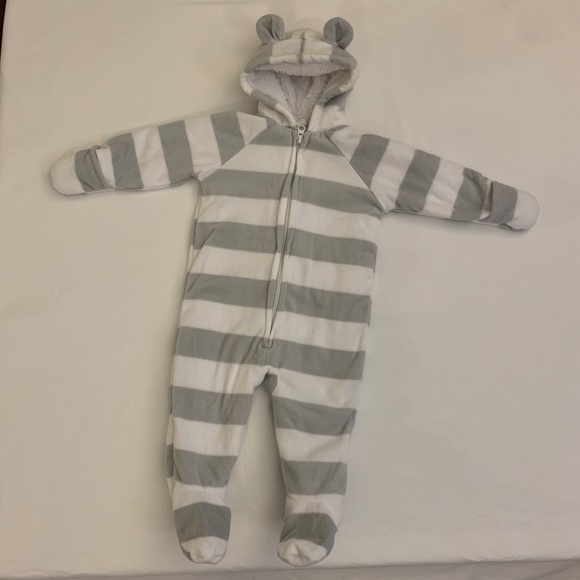 Old navy lined fleece cozy baby suit, ears on hood, bear suit, soft fuzzy, warm - Picture 3 of 6